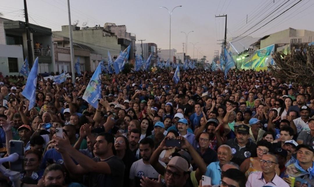 Valmir visita feiras e inaugura comitê Universo Político